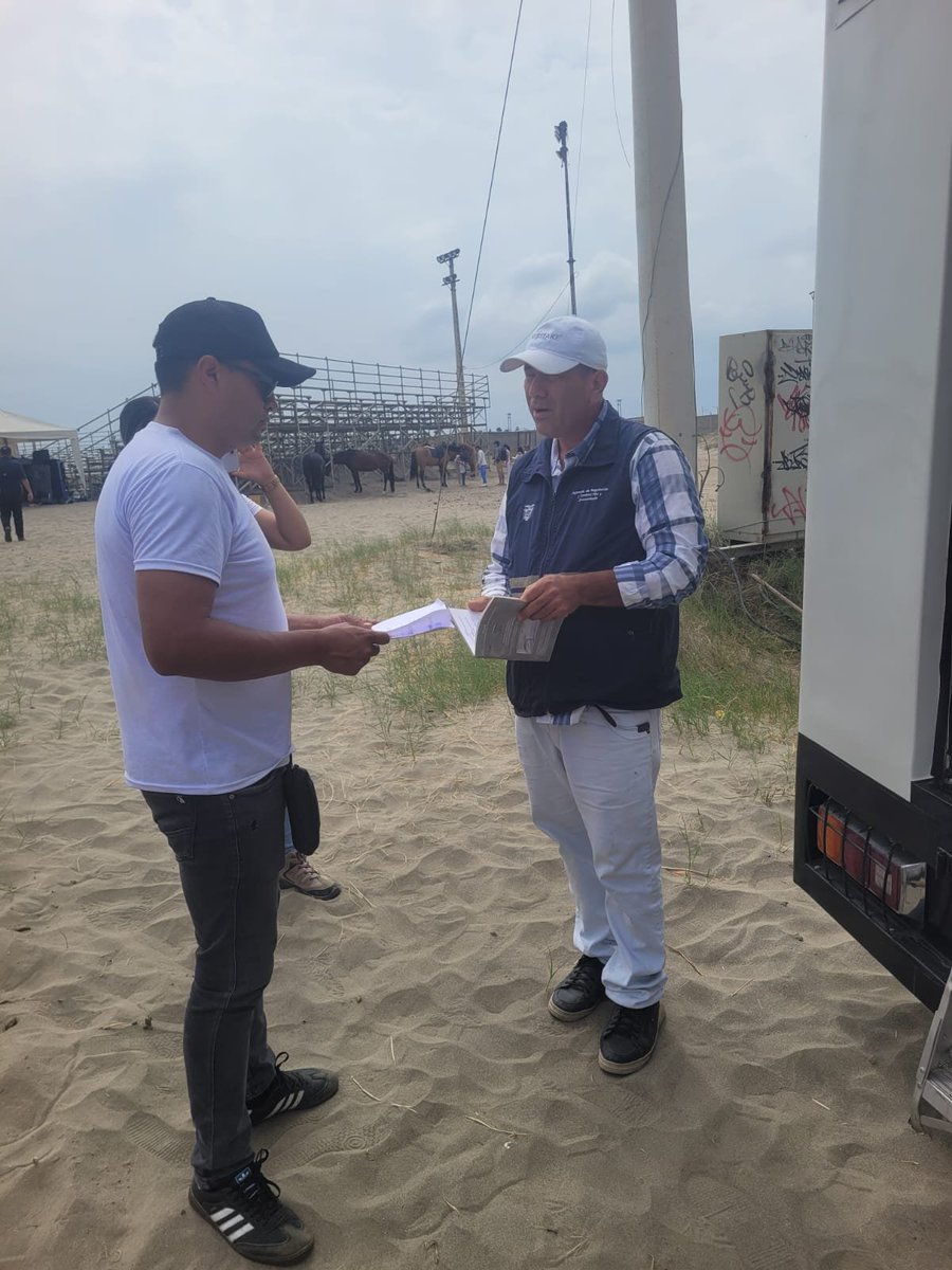 AgrocalidadZ4's tweet photo. 🐴 | #PrevenciónSanitaria

En #Manabí realizamos control sanitario en evento hípico, con el objetivo de mantener el estatus sanitario y evitar el contagio de anemia infecciosa e influenza equina.

#ProtegemosElAgroEcuatoriano 💪🏽 https://t.co/9WpKWWBu7y