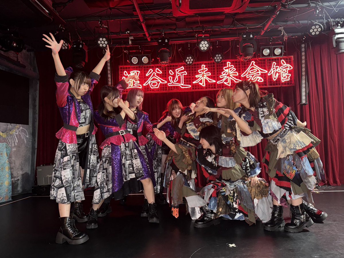 sgtz517's tweet photo. 2026. 8.11 @ 渋谷近未来会館
『VS 2MAN』

<セットリスト>
01.雨のキネマとアンブレラ
02.Shangri-LA
03.Magie
04.鏡の前のブルージー
05. By my side
06.コントラスト
07.雨音のナレーション
08.王都ファントム
09.UNIVERSE
10.ビューティフル
11.トーキョーlast number

🎧✨https://t.co/Pp2BQ6zEZ3

@SpotifyJP