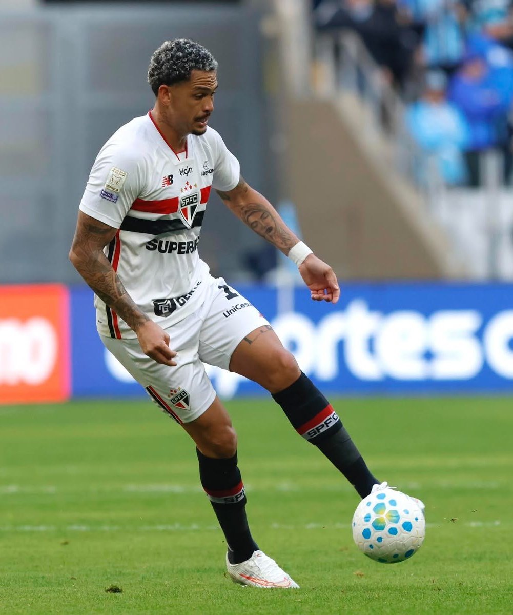 somosaopaulinos's tweet photo. A Sul-Americana é tratada internamente como uma possível salvação para a temporada do São Paulo. 

A aposta passa por dois caminhos: a possibilidade de conquistar um título internacional e a necessidade de garantir uma vaga na próxima Libertadores.

🗞 UOL | @valentinfurlan_
📸 São Paulo FC