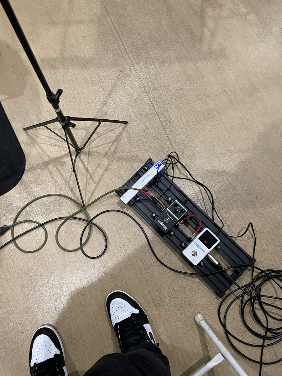 saburo_ba's tweet photo. 今日は熊谷でスタジオでした！
初の万代書店。色んな物が売ってて懐かしかった���す！(^^)

音を出し合うってとても良いなと改めて思いました。
場所とか機材とか関係なく！

国王はおやすみ中ですが、全員揃った時が楽しみです！😊

#ネガティブゲート にてDEKAI KINGDOMです。よろしくお願いします！ https://t.co/FQuUSuueMH