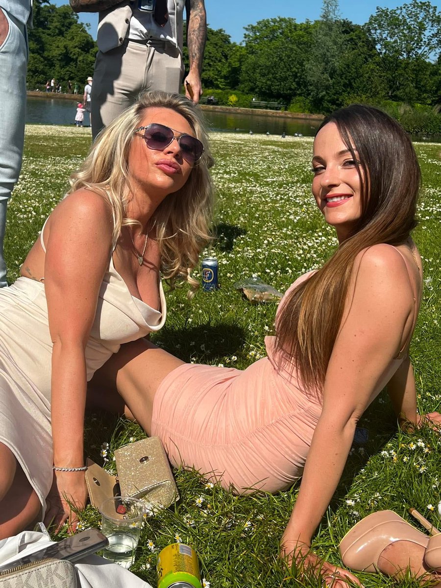 ChavsnTights's tweet photo. Chavs in the park https://t.co/C9y6Xu32MO