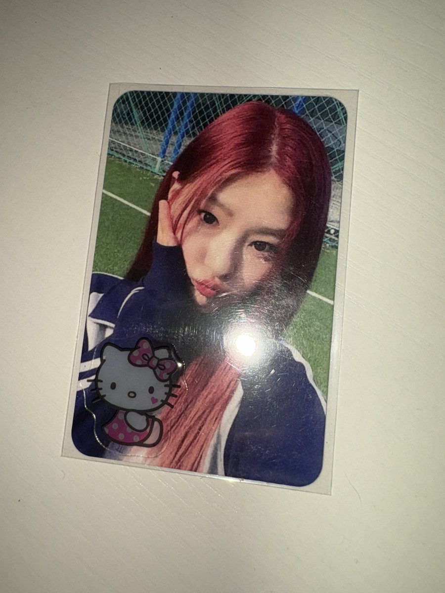 Onlywonsky's tweet photo. 하눌이 이 포카 모르는 키씨 없게 해주세요...🥺 
너무너무 예뻐서 가지고 싶은데 너무 비싸서 발주했던 포카인데, 공굿은 아니지만 실물이 너무예뻐요ㅠㅠ 배드뉴스 빨간머리 하늘 다시 보고싶네... https://t.co/8aPmTQum3k