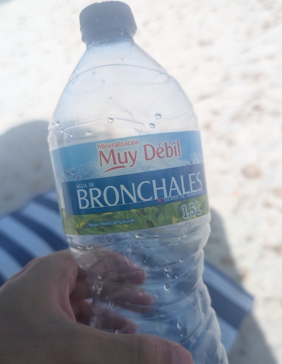 csbarel's tweet photo. este agua sabe a pozo no la compréis ❌ https://t.co/Q2BzkTHFVZ