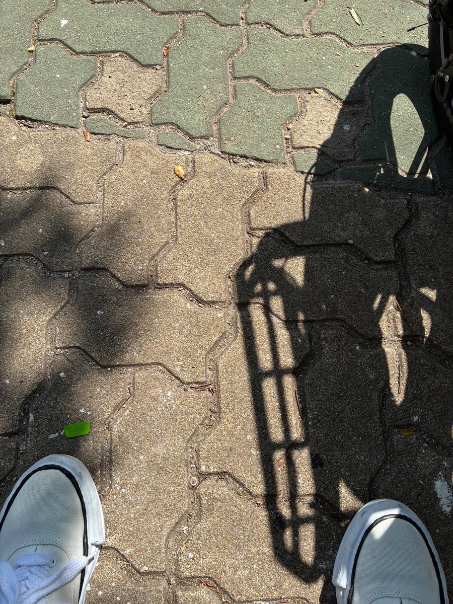 jaedorables's tweet photo. the type of boyfie yg ngajak lari di gbk after office https://t.co/Z9vOjqMVeG