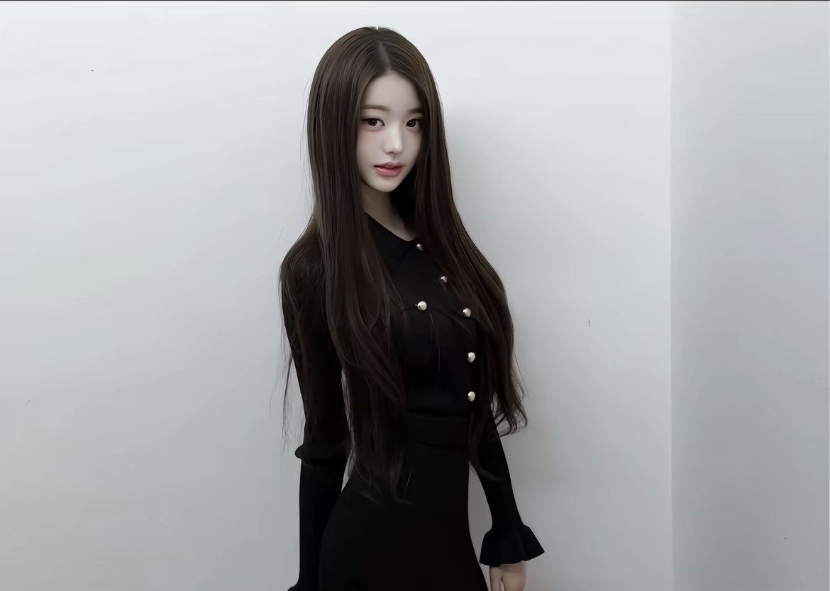 ojgoi51545974's tweet photo. The strongest long straight black hair on the planet https://t.co/d3M8LWvyIN