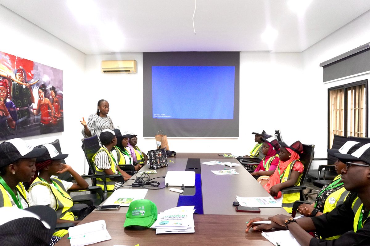 Cleantechhubng's tweet photo. Day 2 done. More learning, more ideas, more possibilities ahead.
👀 Stay tuned for more highlights
from the bootcamp!
#RenewableEnergy #WasteToWealth #GreenEntrepreneurship #CleanTechnologyHub https://t.co/9vtTtsOsqM