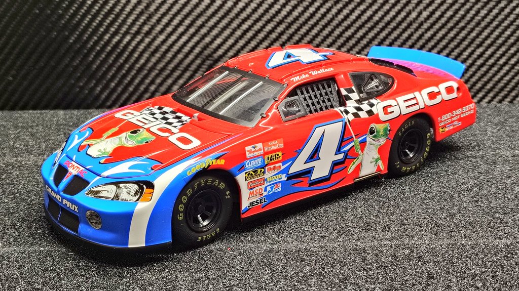 RacecarGrveyard's tweet photo. 2003 Mike Wallace #4 GEICO 1:24 Grand Prix by Team Caliber, Signed by Mike. Ran three plate races in the Busch Series, with a best finish of 4th in the season opener at Daytona. https://t.co/XCZUCNusJu