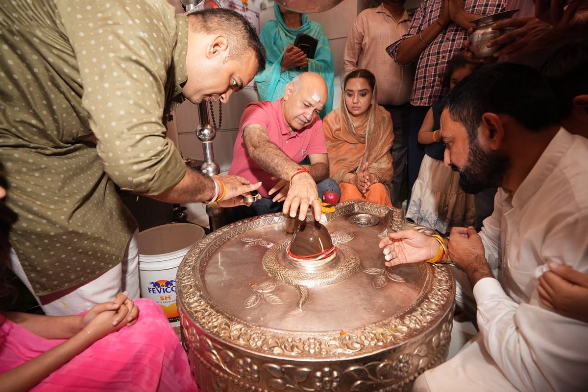 msisodia's tweet photo. मोगा के प्राचीन शिवालय में भगवान शिव का रुद्राभिषेक...

ॐ नमः शिवाय। https://t.co/h7fbAviAdL