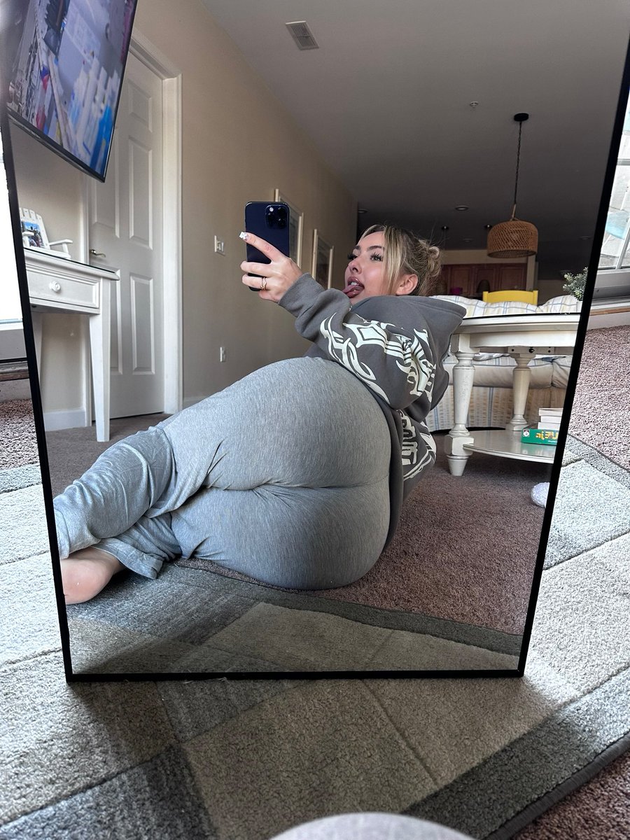 Valegotcake's tweet photo. @girlsbbygirlszz Hi https://t.co/PaHqC6EWAz