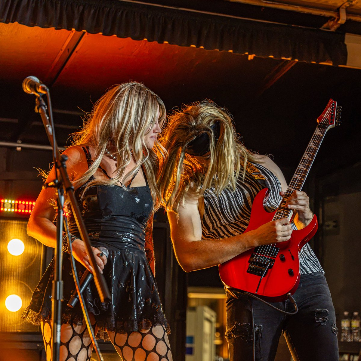ModeDetroit's tweet photo. @sunsetblvd1987 rocked out at @allenparkstreetfair to a packed crowd—what a closing night to a great event! 🤘🎸

#allenpark #streetfair #artfestival #livemusic #rockband https://t.co/dEbQivVEyq