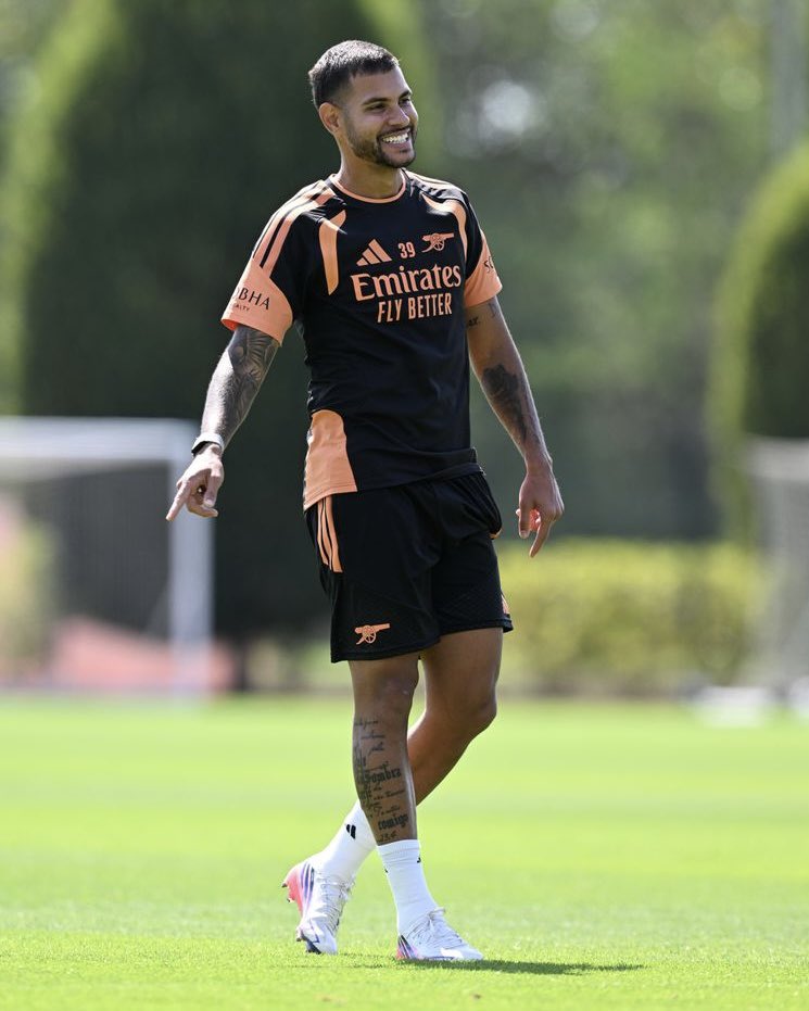 afcstuff's tweet photo. Bruno Guimarães in Arsenal training today. 👋🇧🇷 https://t.co/hW6neJp9Hv