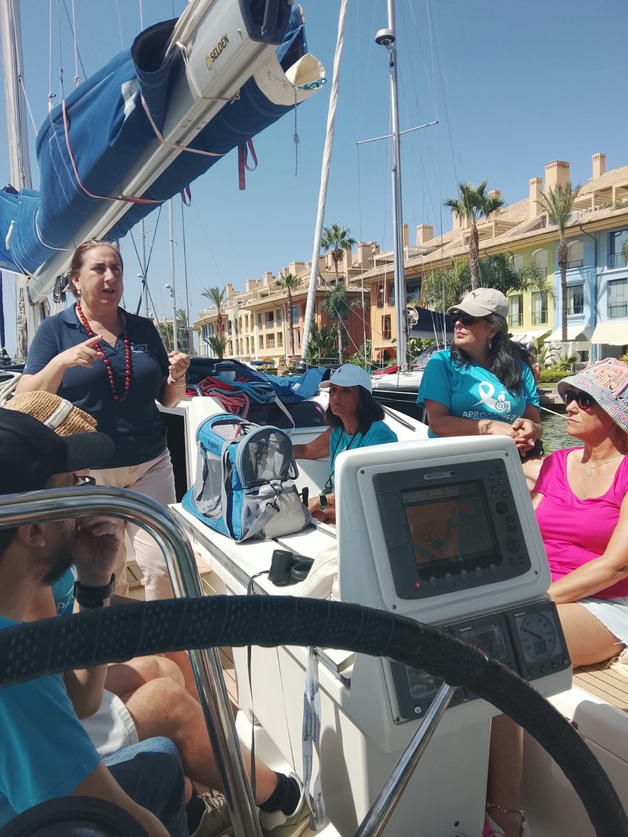 Apropadis's tweet photo. ¡Qué jornada tan bonita hemos compartido hoy! 🌊💫
Gracias a la Fundación Navega y a Eli Ramos por abrirnos las puertas del mar y acompañarnos en esta experiencia inclusiva.
Seguimos remando juntos para que nuestras personas asociadas vivan días así una y otra vez 🚤💙 https://t.co/YRzEOKuHR3