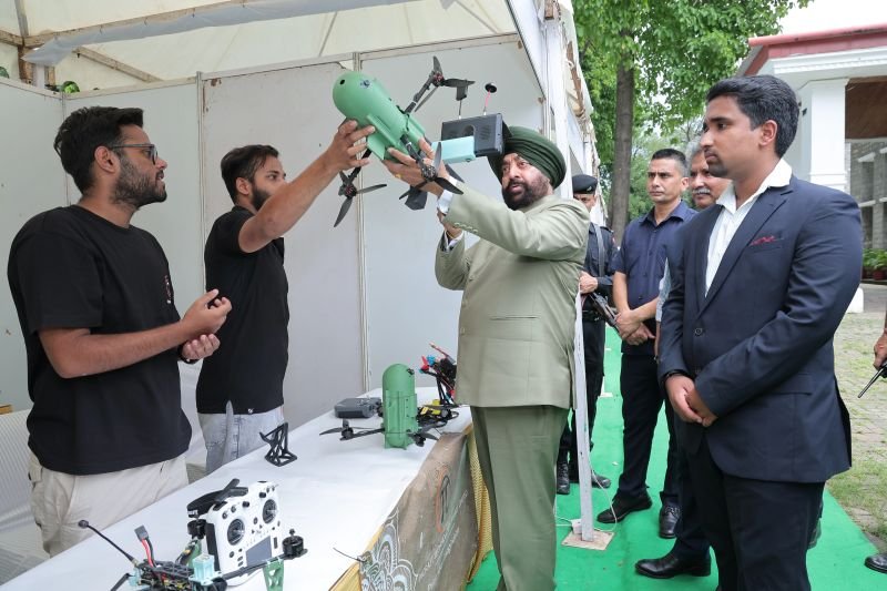 NewsIADN's tweet photo. Dehradun-based #PicraftTechnology has developed an AI-powered anti-drone interceptor called Harpy Eagle. https://t.co/Ps6VPjl1hn