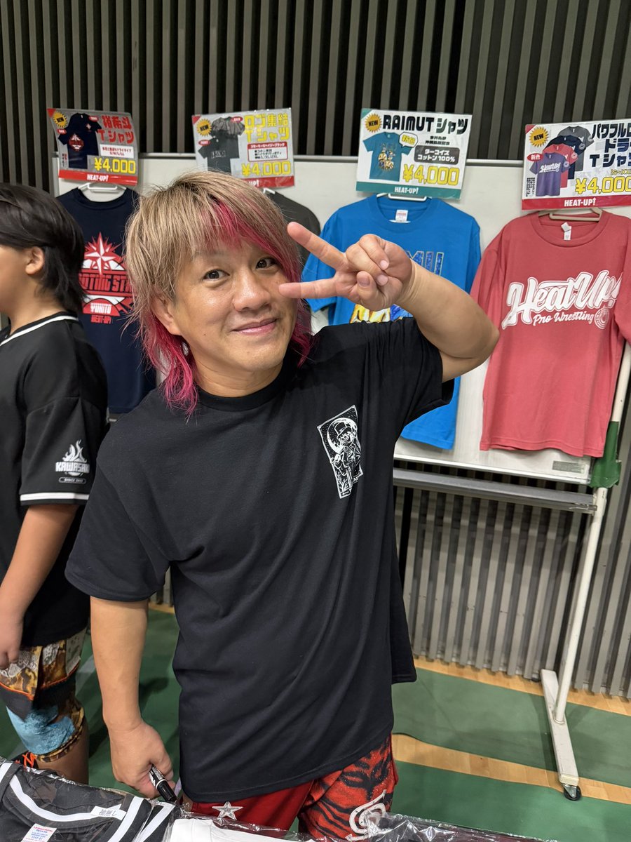 shin10630's tweet photo. HEAT-UP #heatuppw とどろき大会。お写真ありがとうございました!
他の選手のポトレを買うとき「これもいかがですかー?(^^)ニコ」と純粋にオススメしてきた #ハジメ 選手。買いましたw
悪マネージャー化していた #TAMURA 選手。
試合後「TAMURAムカつく」と低いトーンで言っていた #秦野友貴 選手 https://t.co/SbjnT9L6hi