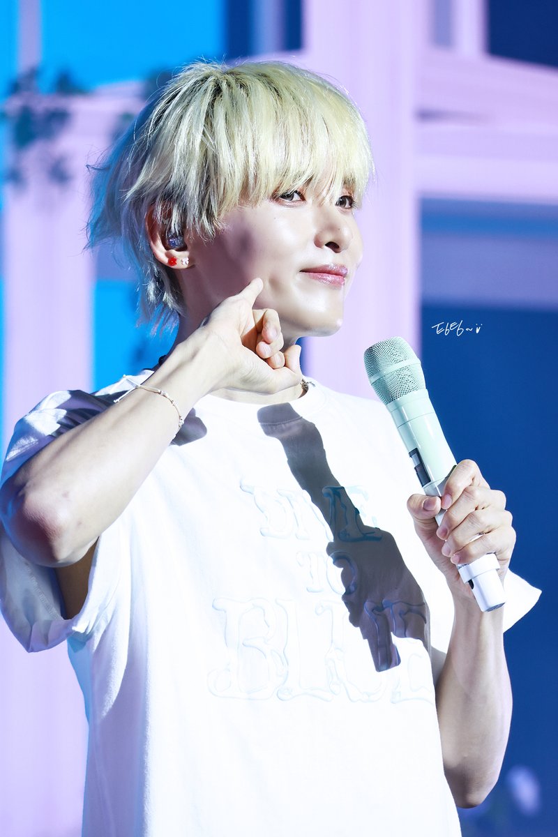 rwtingting's tweet photo. 260731 RYEOWOOK’S AGIT CONCERT:DIVE TO BLUE in TAIPEI Part 3 #려욱 #Ryeowook
@9ryeong9 https://t.co/zE4g7fdCGF