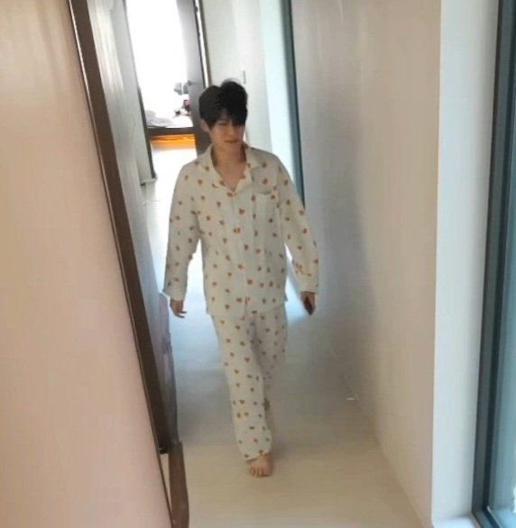 onedaaas's tweet photo. 숀쿨
일반인체대남친 종강하면 본가가는거 알아서 언제 동기나선배들이 놀러간다고 했는데 이번에 제대로 말나와서 같이 가기로 함 ..
근데 숀님 스케 있어서 당연히 못가니까 거실로 걸어나와서 대짜로 드러눕고 발버둥침
아ㅠㅠ 아왜애ㅠㅠㅠ!!! 형이랑같이가자 어ㅠㅠ? 형이랑가자고ㅠㅠ 이럼 .. https://t.co/PNRjbwcqXE