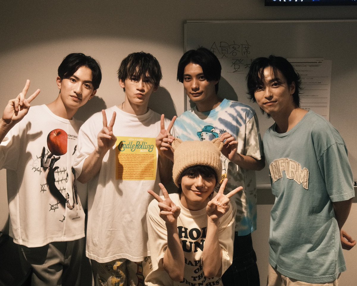 PerthNakhun's tweet photo. sokusekiです

ホリアク2日間ありがとうございました🤍
ホリアクメンツ本当に大好き
またやろーね https://t.co/y0FOhi6qbH