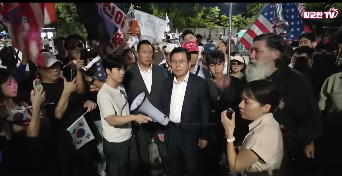 hkyoahn's tweet photo. 《 우리는 미국과 함께 갑니다 》

미국에서 온 Juan O Savin, 4박5일 동안 저와 한미부정선거 공동조사단, 자유와혁신과 함께 한국과 미국의 부정선거에 대해 심도깊은 논의를 했습니다.

Juan O Savin은 트럼프 대통령과 함께 부정선거와 맞서싸우고 있는 영향력 있는 분입니다. 

그는 중국의 영향으로 한국이 A-Web을 통해 전세계 부정선거의 허브역할을 하고있다는 것을, 미국의 다양한 매체를 통해 알리고 있습니다. 

우리는 함께 싸울 것입니다. 
우리는 올해 안에 몇 차례 더 만나기로 약속했습니다. 

#황교안 #자유와혁신 #JuanOSavin #부정선거 #한미부정선거공동조사단 #AWEB #부정선거허브