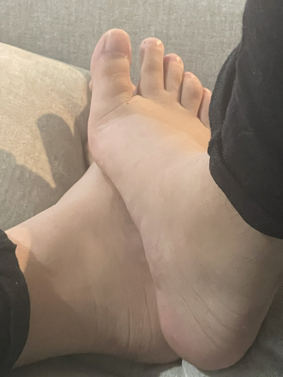 theegodessfee's tweet photo. Who wants more of my sweet feetsies? Gotta pay me first before you get the goods 

#content #feetpics #feetworshi̇p #feetcontents #feetِ https://t.co/7IPHOUzwOM