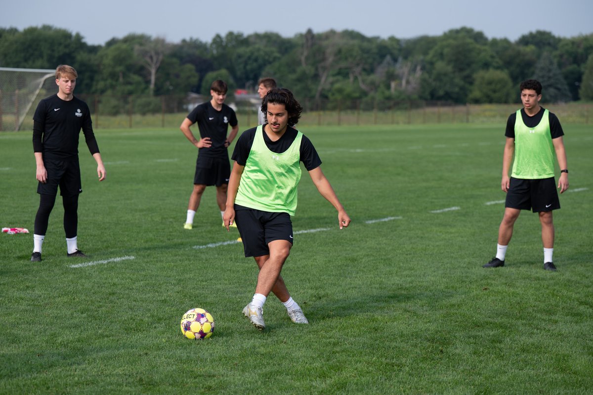 dordtdefenders's tweet photo. ⚽️📸PHOTOS | MEN'S SOCCER
@DordtMSoccer 
practice shots from the AM session on Monday

complete gallery at this link: https://t.co/GFbJmgcGOa https://t.co/MMZKz6XVMr