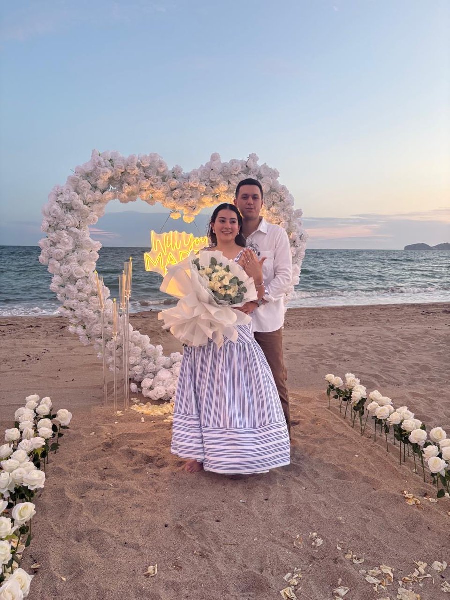 JimenezKathya's tweet photo. Me caso con el amor de mi vida🤍 por una vida juntos🥂

10/08/2026 https://t.co/hfCs2cZKto