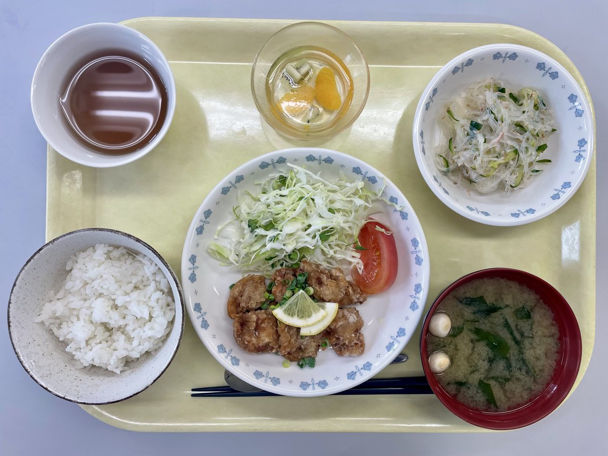 agapejcws's tweet photo. #座間市立もくせい園
#給食
ご飯
味噌汁
山賊焼き
春雨の中華和え
フルーツゼリー https://t.co/9FsXiLYJdl