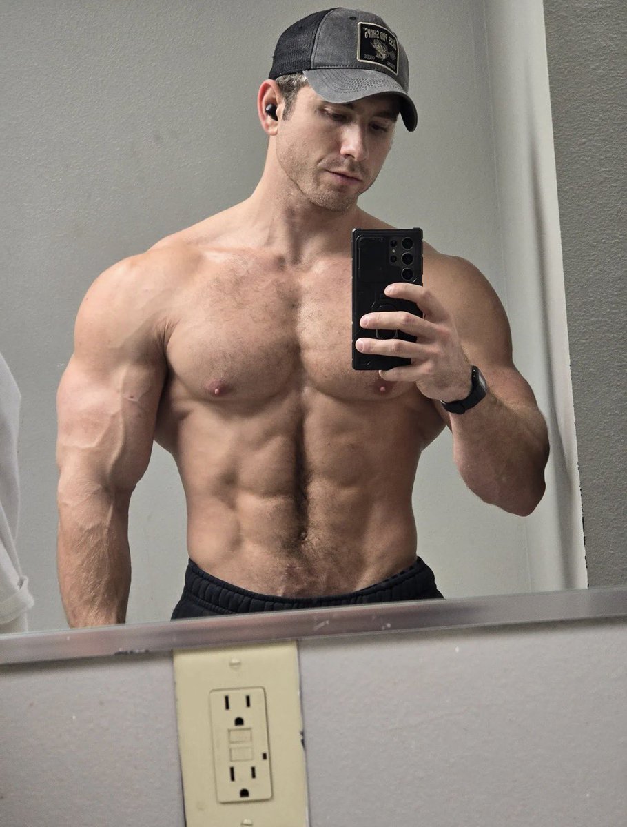 Derick437's tweet photo. Let’s get some muscles 💪 https://t.co/1d3LgLQ0WJ