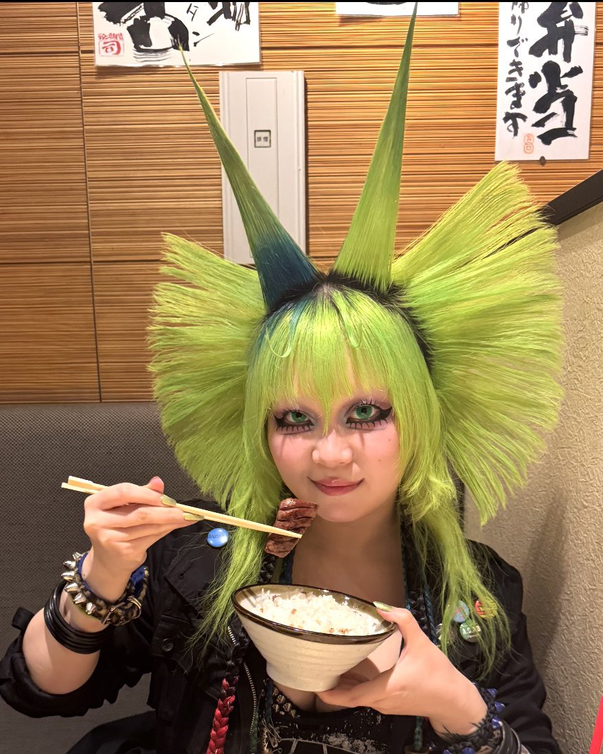 noroi49's tweet photo. みんなのとげちゃんがなんと仙台に弾丸で遊びに来てくれたので急ぎ足でしたが全力でおもてなしをしましたよ!いつ見ても素敵ですよね!めっちゃ楽しかったよ!ありがとうね!次はカッパンクで会いましょう👽︎︎✨️
#greatinvaders
#グレートインベーダーズ https://t.co/KBJtzd2OIy