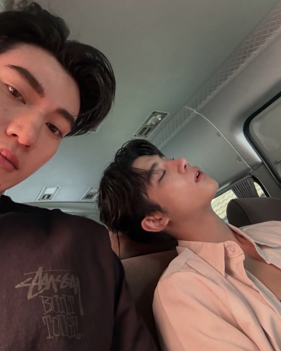 fr0zenbabii's tweet photo. ตอนพวกคุณชงเสดสาดกัน ผมนั่งดูเค้าหลับอยู่ท่านี้ https://t.co/WfnzXvCVcy