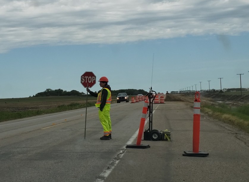 SKGovHwyHotline's tweet photo. 🚧🛑 Flaggers play a vital role in keeping both drivers and road workers safe in Saskatchewan work zones. 

Slow down, stay alert, and follow their directions to help everyone get home safely. 📞 To report any incidents call 1-844-SK-HIWAY.

🔗 https://t.co/gRqgh6pMwl https://t.co/Bm4nnJbGo3