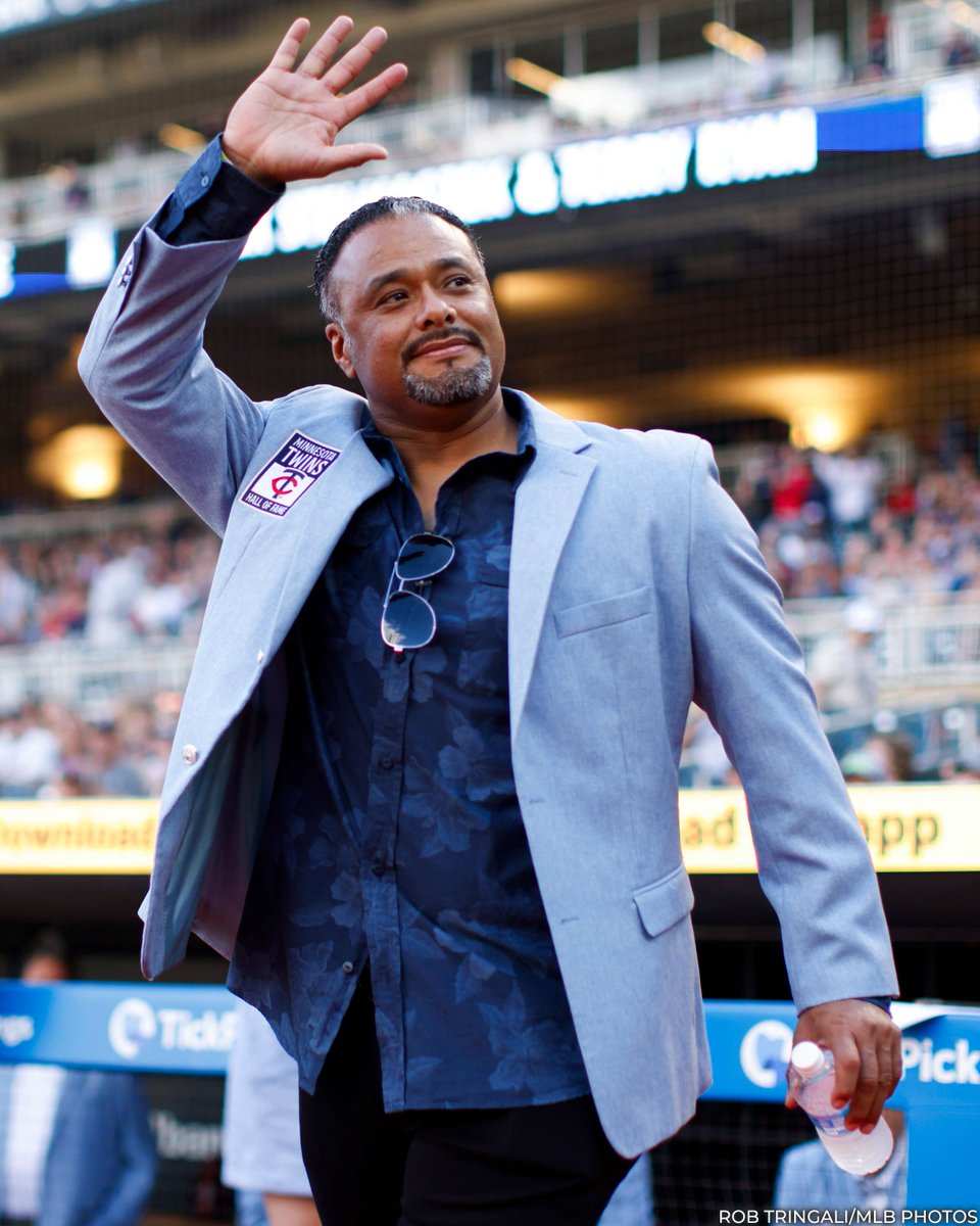 baseballhall's tweet photo. In 2004, @johansantana became the first recipient of the Luis Aparicio Award honoring the season’s top Venezuelan player.

Stop by the Bullpen Theater at 11 a.m. on Wednesday as he reflects on his roots during a Voices of the Game program: https://t.co/KpDiXtn9u4 https://t.co/POUD8mDMn2