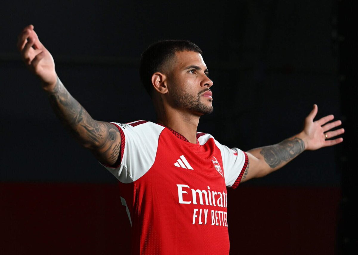 Mr_Gerrie01's tweet photo. The signing if Bruno Guimarães solves a lot of problems for the Arsenal midfield. Last season, heavy workloads fell squarely on players like Declan Rice and Martin Zubimendi, who played more games than he has ever managed per season. Bruno Guimarães provides immediate relief to that while also ensuring that the team maintains the standard during this title defense while also competing for the Champions League. 

Guimarães can play as a orchestrator or an aggressive box to box 8. Press resistant with pass progression and elite ball winning tenacity. This will give Arteta the luxury of changing tactics depending on the opponent.

For the Premier League, the starting midfield trio: 

Declan Rice 6, Bruno Guimarães 8 and Ødegaard 10. 

This bring defensive solidity and elite ball progression.

For a physical set up.

Declan Rice 6, Bruno Guimarães 8 and Mikel Merino 8.

For teams deplouing the Low- block:

Rice/Zubimendi 6, Bruno/Ødegaard 8 and Eze 10.

For The Champions League: 

Zubimendi 6, Declan Rice 8 and Ødegaard 10. 

Knockout Stages;

Declan Rice 6, Bruno 8 and Ødegaard 10.

Ensuring proper rotation will ensure that the team.maintain the intensity throughout the season.

Thoughts?👇🏼