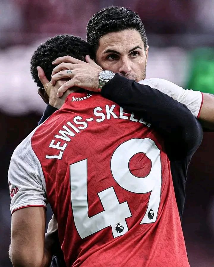 Kazzynation2006's tweet photo. Yesterday it was Pedro Neto to Arsenal.
Today it’s Myles Lewis-Skelly to Chelsea.

These Chelsea sources are so desperate. 😂 https://t.co/2anl04eCIb