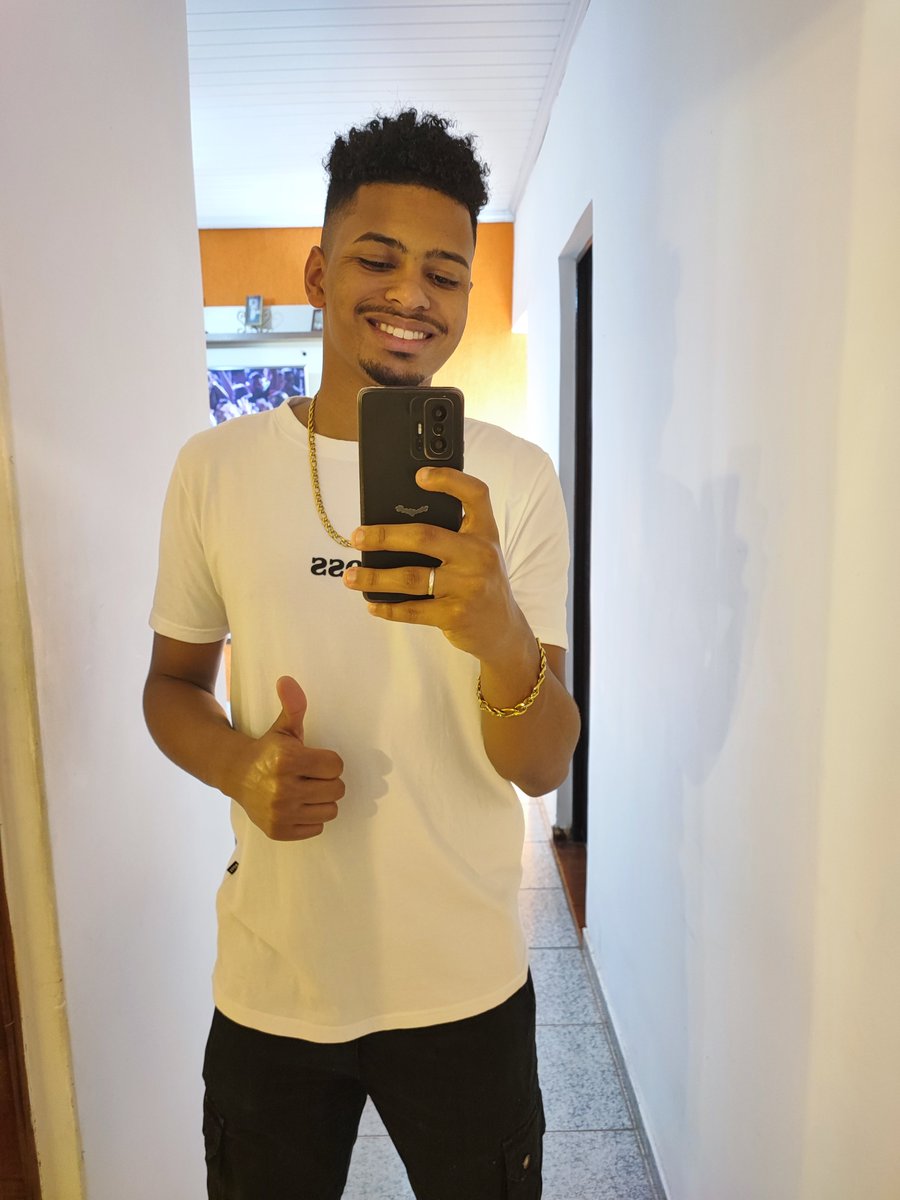 Manel096's tweet photo. Estreando o espelho da sala😼😎 https://t.co/OdXWwg0eY1
