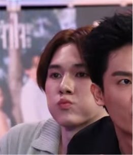 peachynanimeow's tweet photo. ทำไมมีหมุหลุดมาสองตุว 🐷😗 https://t.co/6rXfJKd7jn
