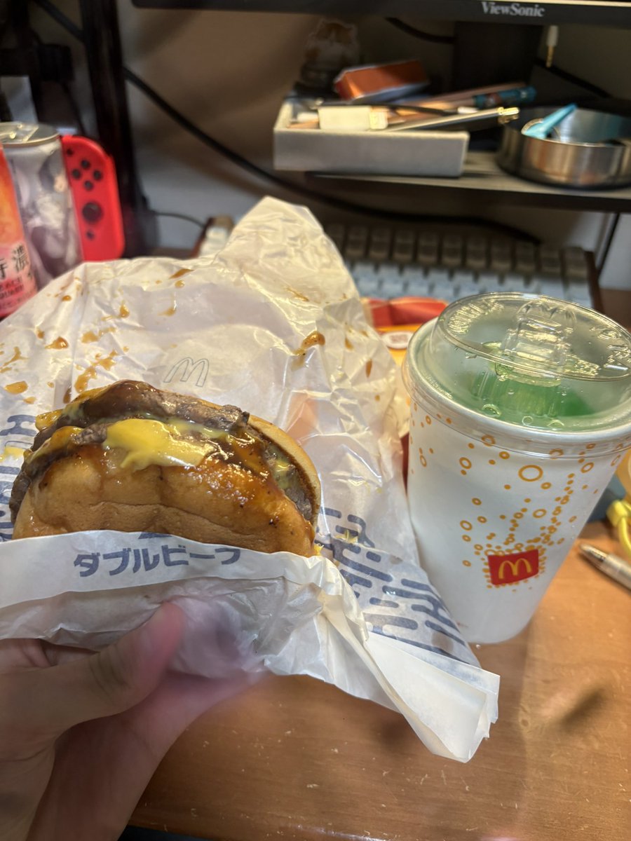 masiro_hu's tweet photo. 初深夜マック https://t.co/AUn0BjhqcF