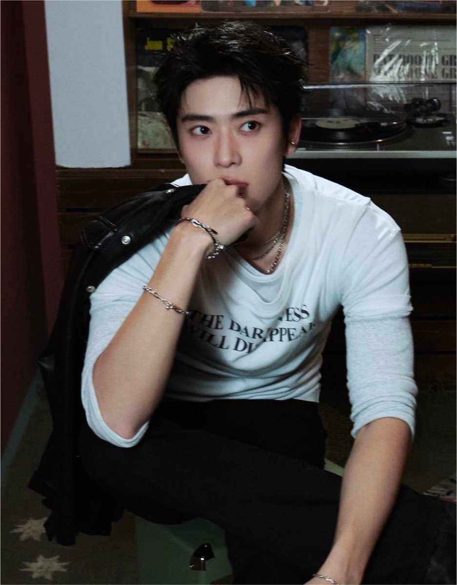 hourlyjaeh's tweet photo. woah jaehyun 🫣 https://t.co/a09W2XpTQl