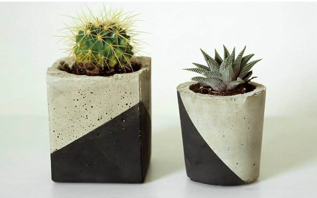 FrancescoT7ars's tweet photo. Just finished my first DIY concrete planter! Sanded the edges, added a tiny succulent, and it’s way cooler than any store-bought one. Game changer for small apartment decor https://t.co/ibOu1R04Pp