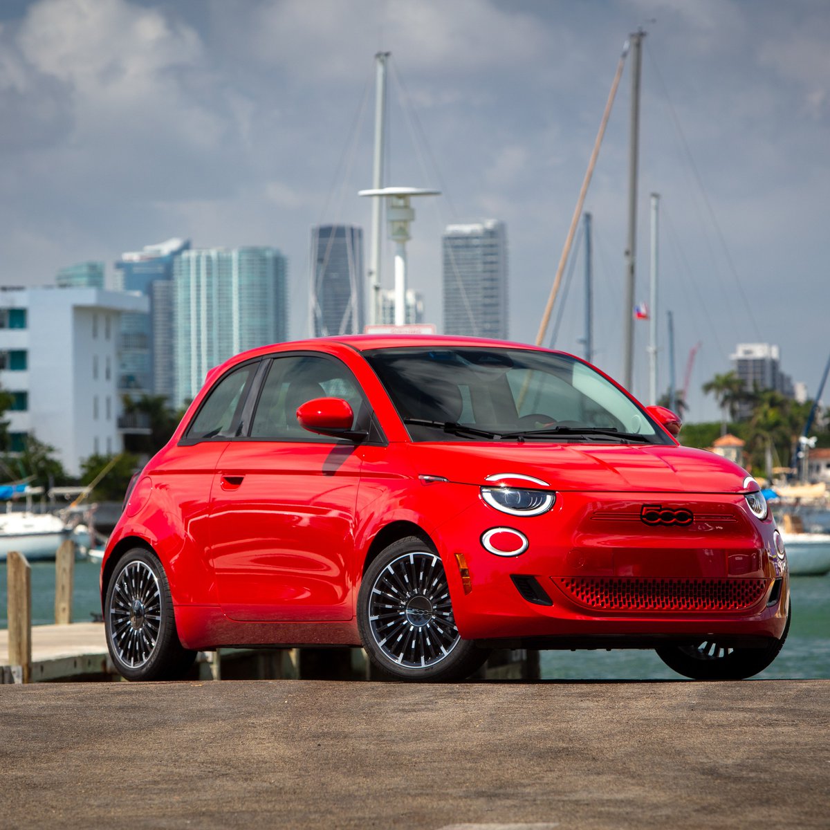 RED's tweet photo. The FIAT (500e)ᴿᴱᴰ brings style to every street while helping drive progress toward an AIDS-free future.

Take the journey with us: https://t.co/VHwbBR1j9y @Fiat @FIATUSA https://t.co/t9DMzhGHna