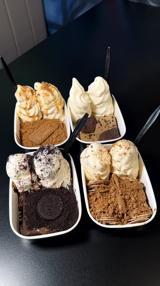 EricEatsHTX's tweet photo. Midnight Cravingz 
5887 Westheimer Rd, Houston, TX
(Multiple Location) 

Lost in Lotus (Biscoff)
Brookie (Top Right) 
Dark Knight (Bottom Left)
Nachos (Biscoff) https://t.co/kZ079Vmtcc