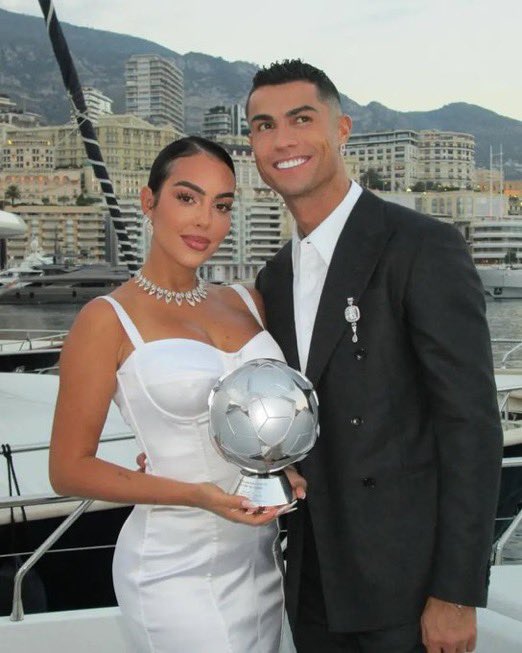 TotalLamineYam's tweet photo. Congrats Mr. Cristiano Ronaldo.❤️ https://t.co/PDkr06pM0e
