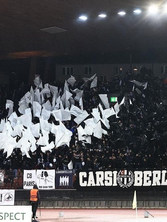 tribun_bjk's tweet photo. TÜRKİYE’DE ÇARŞI, AVRUPA’DA ÇARŞI BERLİN! 😉 #çArşı https://t.co/QBBVK1bYgi