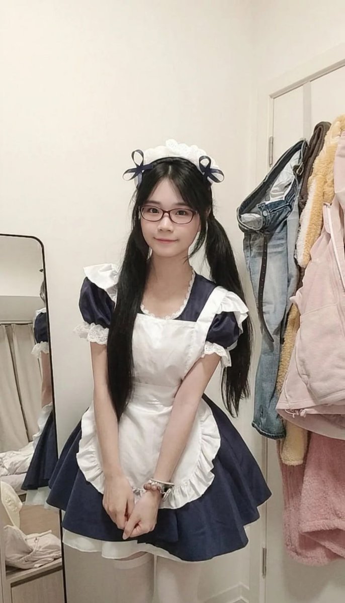 lb9q9's tweet photo. 160cm 20y
穿這樣會不會很顯得幼稚啊 https://t.co/VTOyjHyL8U