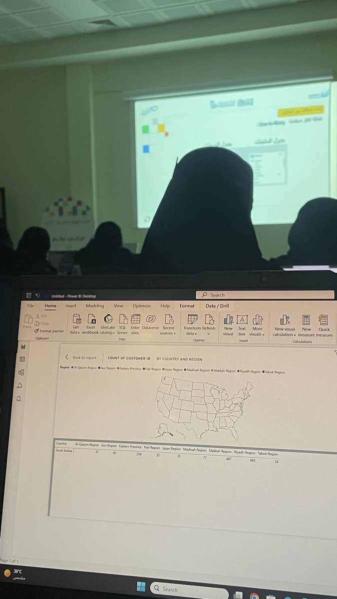 AiGhaidaa_'s tweet photo. مرة أخرى 🥳
سعدت بحضور ورشة "تحليل البيانات وبناء لوحات البيانات التفاعلية"
كان لقاء مُثري واستفدنا من الدكتورة جدًا ، القاءها وشرحها أكثر من رائع والكل كان مُتفاعل الحمد لله 
#رقمن_صيفك https://t.co/3NVtOv6kT3
