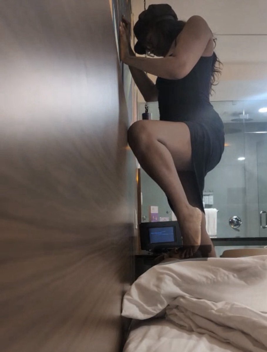 goddessbdx's tweet photo. By far one my fav foot sessions with a sub #nsfwtwt #trampling #footfetısh #feetworshi̇p #feetworshi̇p https://t.co/XVFAnTOCKz