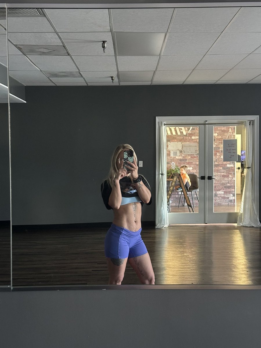 tinytaaayy's tweet photo. trying to really be comfortable in my own skin for edc https://t.co/nLMd6jGNrk