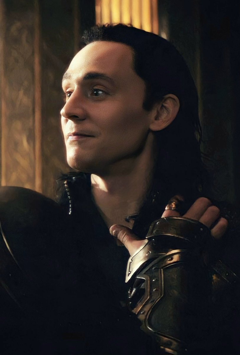 RoseBarnes94's tweet photo. Loki in TDW was all about that charm 😏 https://t.co/LEjoiGZ8Uu