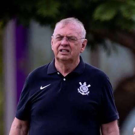 fielimprensayt's tweet photo. Renovar com Memphis Depay daria ao Corinthians cerca de 2 anos pra quitar uma dívida no valor fixo de R$ 42 milhões.

Osmar Stabile optou por não renovar com o camisa 10, maior artilheiro da história da seleção holandesa e tricampeão com o Corinthians.

Por isso, o Corinthians agora terá pouco mais de 6 meses pra quitar uma dívida de R$ 90 milhões - com correção de juros, pelos cálculos do financeiro do clube.