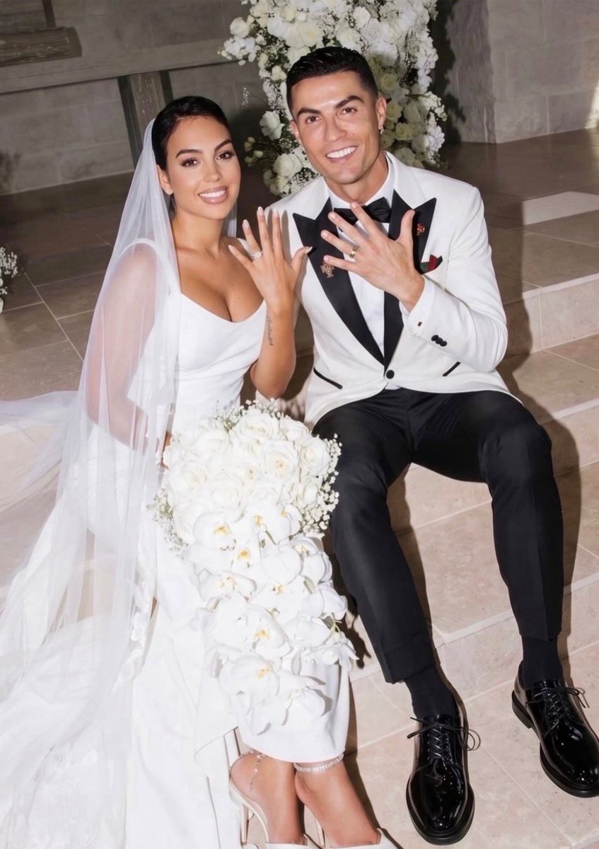 InternetH0F's tweet photo. Cristiano Ronaldo and Georgina Rodríguez are now married 💍 https://t.co/jqSmYZdlve