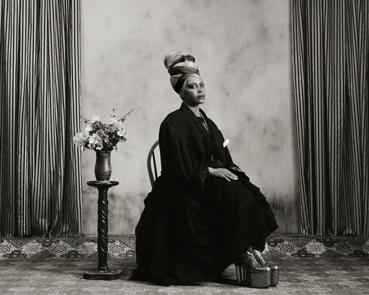 rnbmusic's tweet photo. Ms. Lauryn Hill &amp; Eyrkah Badu 𝒔𝒆𝒓𝒗𝒆 for Outlander Magazine 🖤 https://t.co/6OaLfBAgxz
